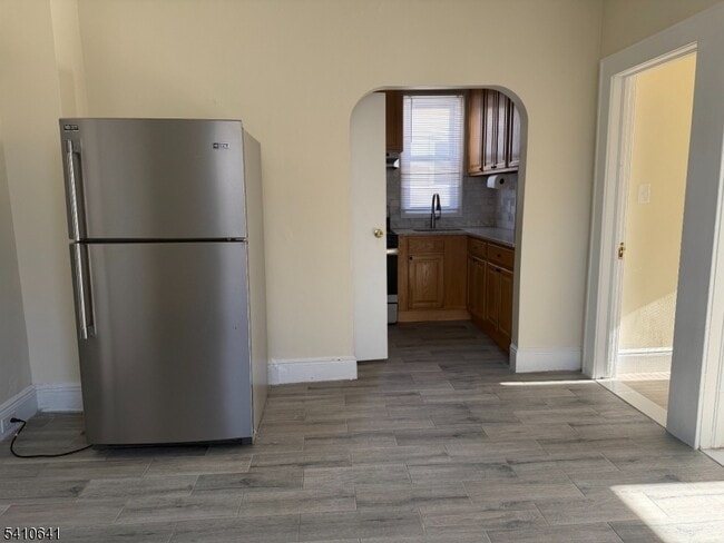 Building Photo - 557 Gregory Ave