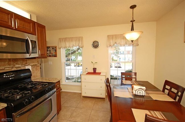 Building Photo - 1307 Doolittle Dr