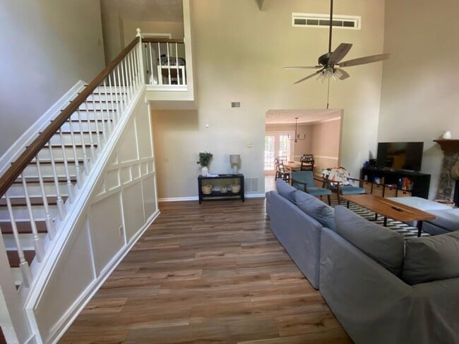 Foto del edificio - 420 Ridge Ct