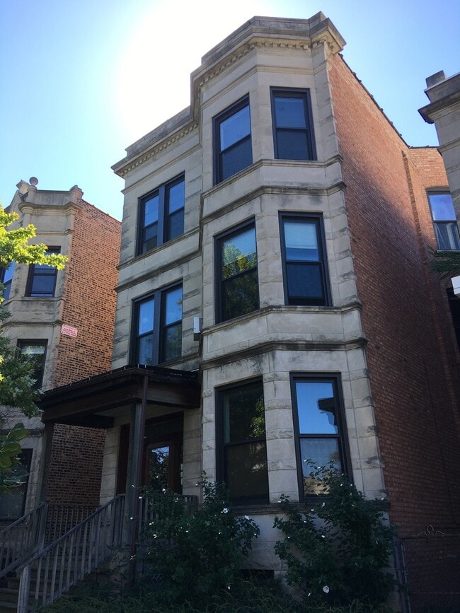 Building Photo - 3281 W Wrightwood Ave