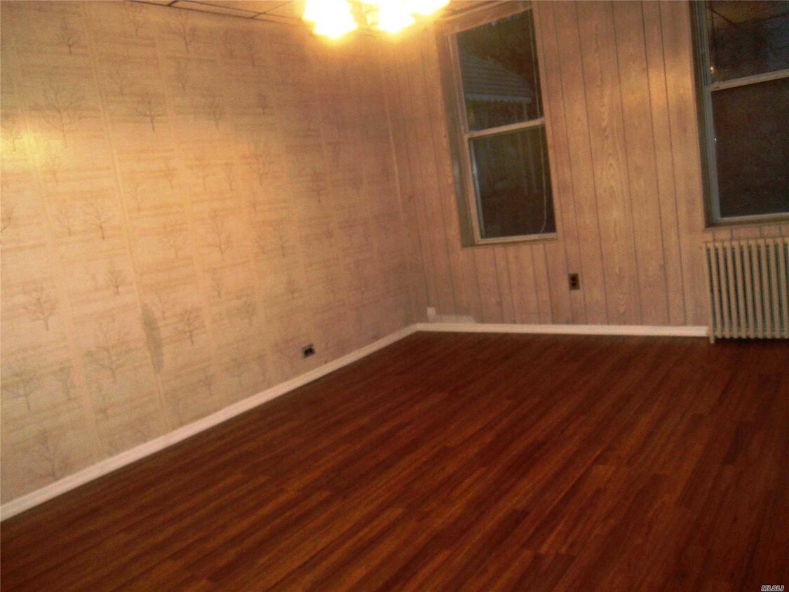 Foto principal - 74-53-74-64 64th Ln