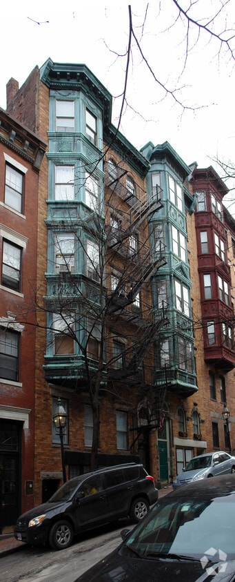 Building Photo - 40 Anderson St