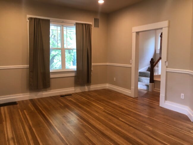 Foto del edificio - 635 NE Opal St