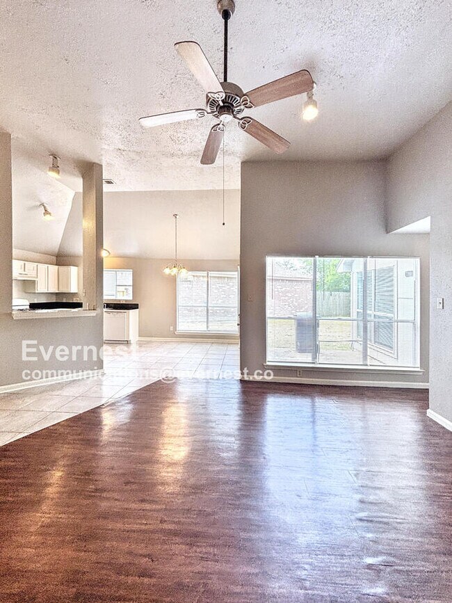 Foto del edificio - 2038 Woodland Hills Dr