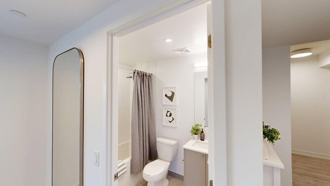 2-Bedroom Suite Bathroom - Daniels on Parliament Apartments