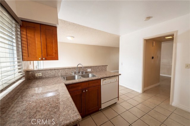 Foto del edificio - 1439 N Elderberry Ave