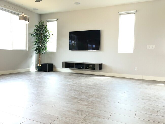 Foto del edificio - MOVE-IN SPECIAL! ROOF -TOP DECK HENDERSON ...