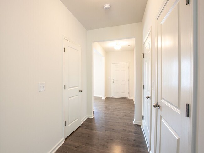 Foto del edificio - BEAUTIFUL 4 bedroom Single Family Home for...