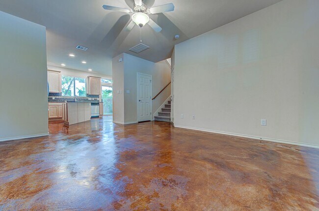Building Photo - Super Cute 2/2.5 Condo Near SOCO/South 1st