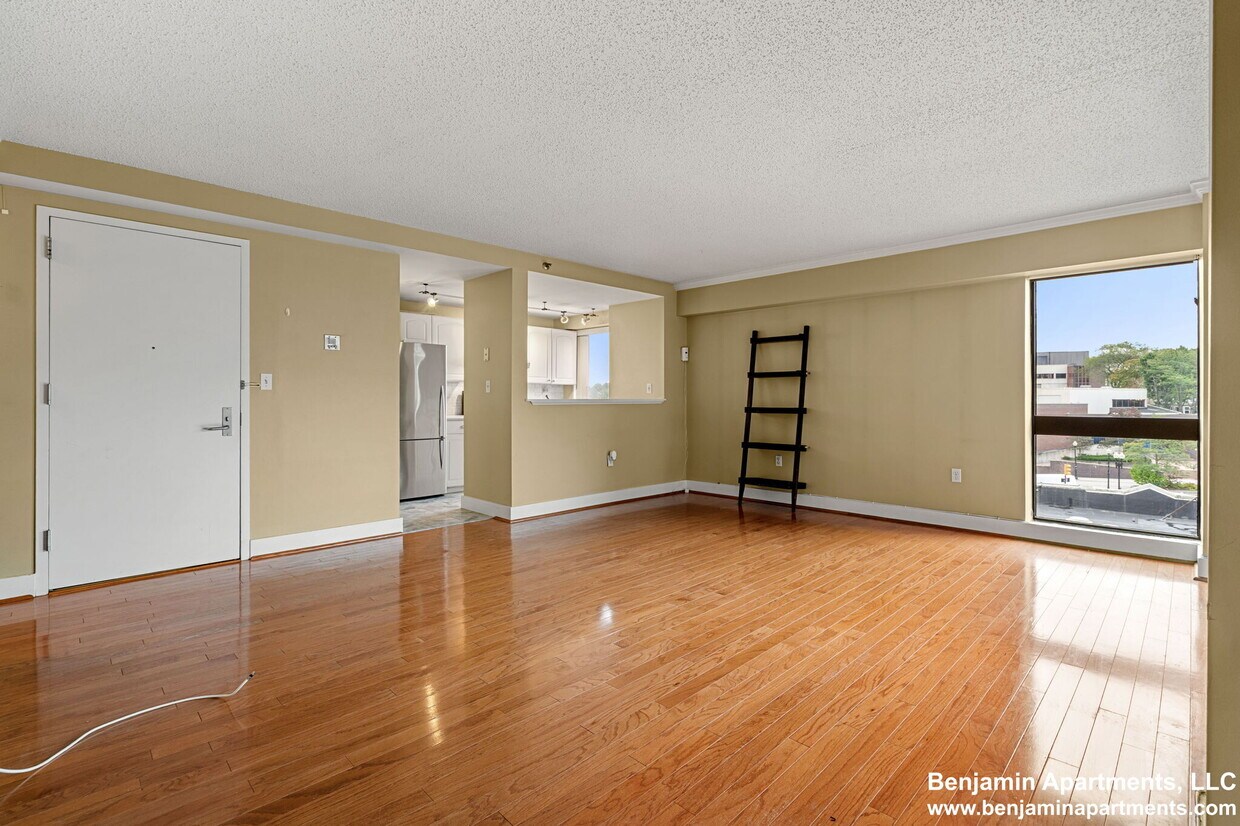 Primary Photo - 15 North Beacon St