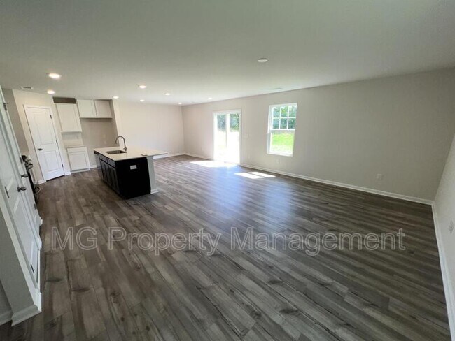 Building Photo - 1367 Woodhouse Dr