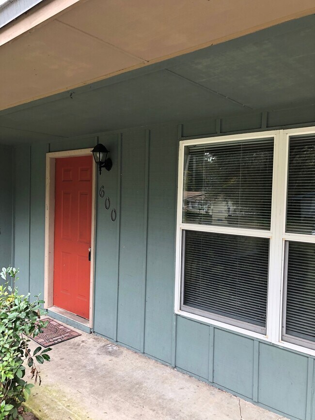 Building Photo - Great Family Home