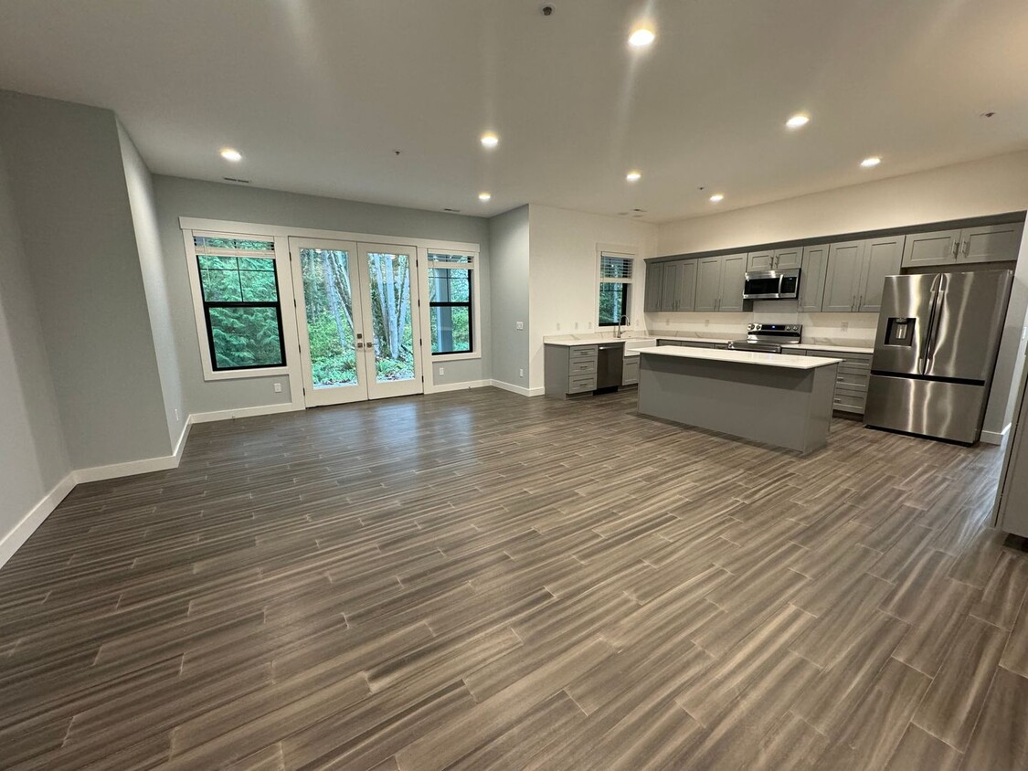 Foto principal - Brand new beautiful Chaffey home downstair...