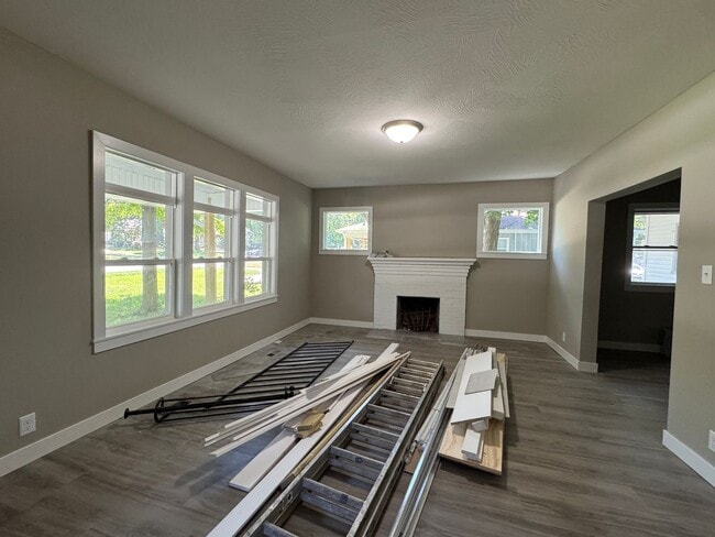 Foto del edificio - Charming 5 Bedroom off of South National Ave