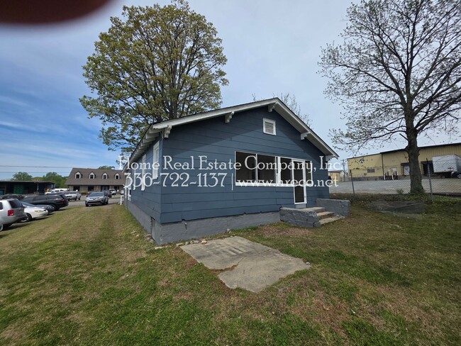 Photo - 526 E 17th St House