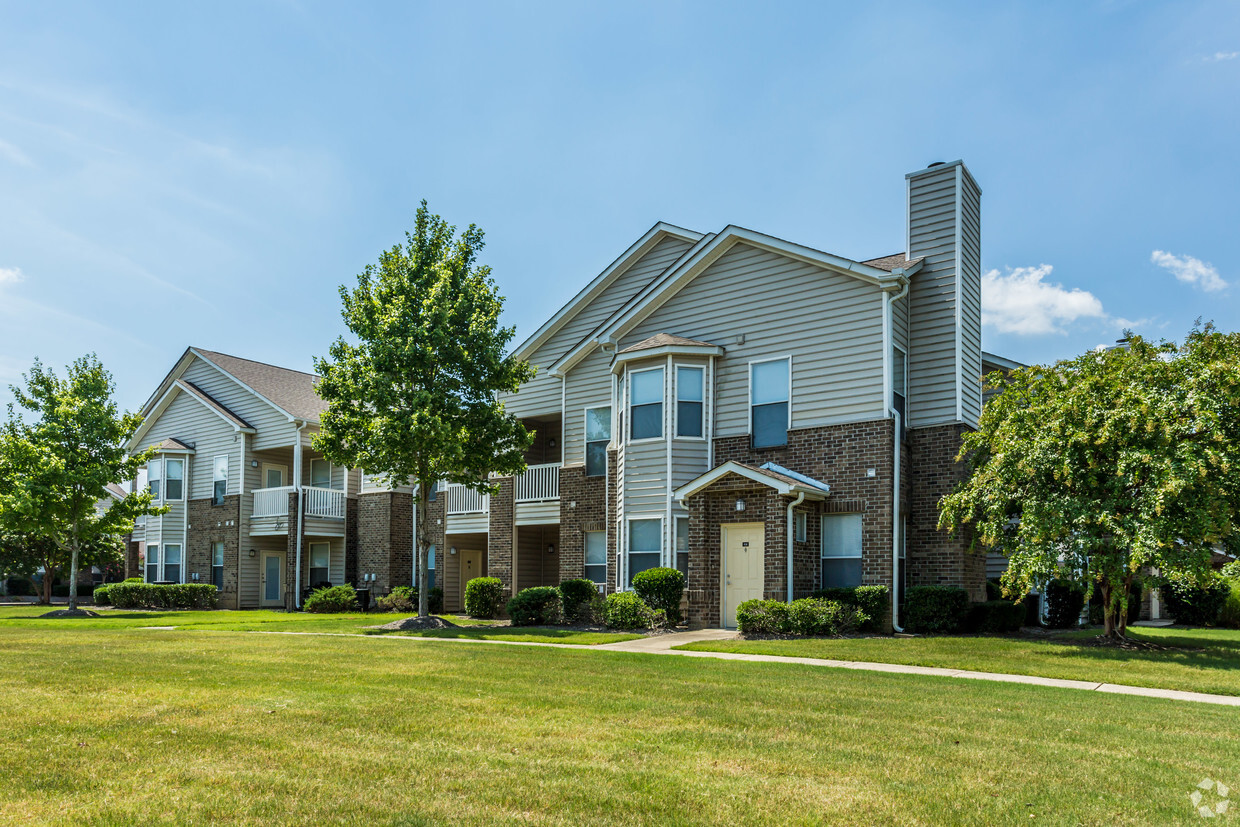 Exterior con gran patio | Apartamentos en Memphis TN | Apartamentos Waterford Place - Waterford Place Apartments