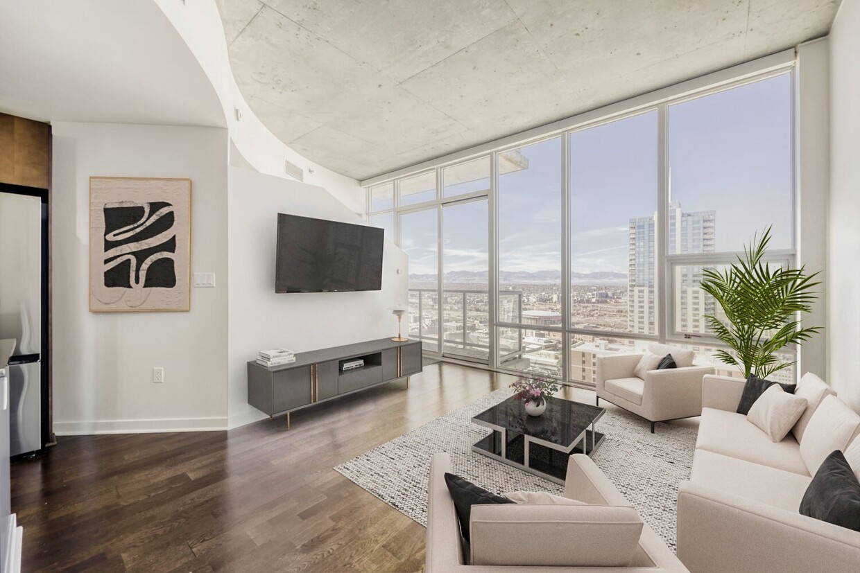 38th Floor Spire Stunner! - 38th Floor Spire Stunner!