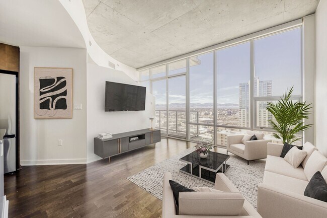 38th Floor Spire Stunner! - 38th Floor Spire Stunner! Apartment