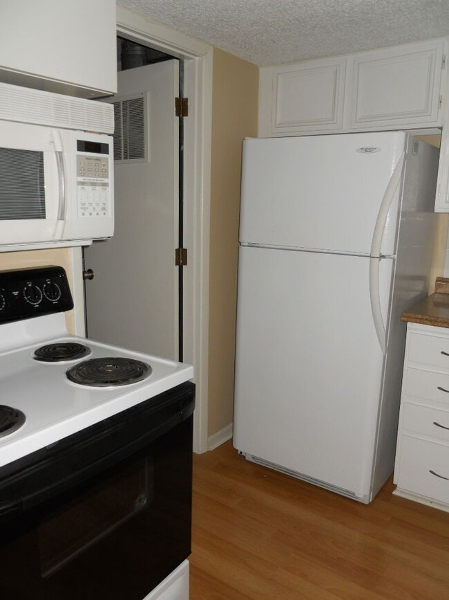 Building Photo - 1305 Westbrooke St