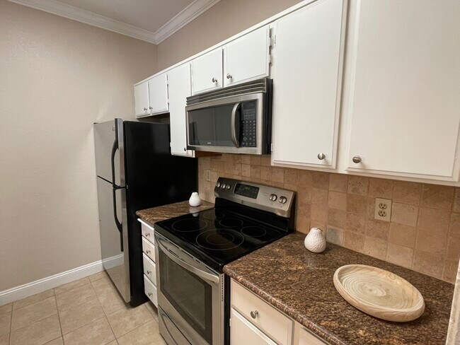 Foto del edificio - 7128 Cross Creek Cir