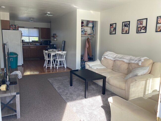 Sala de estar - 110 Westgate Ave