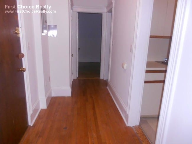 Building Photo - 120 Warren St