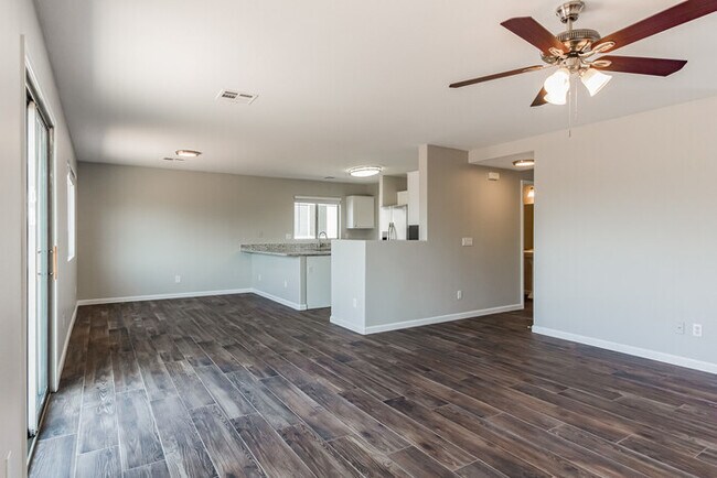 Building Photo - GET 1ST FULL MONTH’S RENT FREE - 1346 S 23...