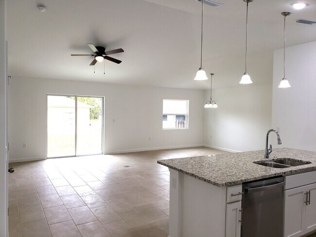 Foto del edificio - 2-Year-Old Home; 4 Bedrooms; Open Floor Pl...
