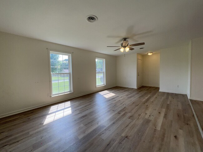 Building Photo - 120 Jill St