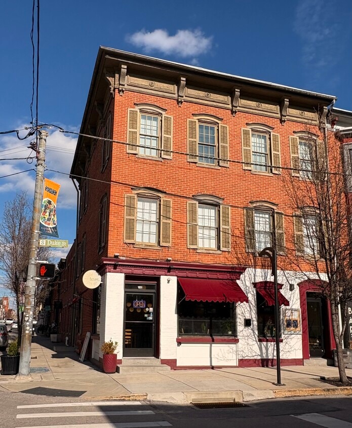 Building Photo - 102 E King St