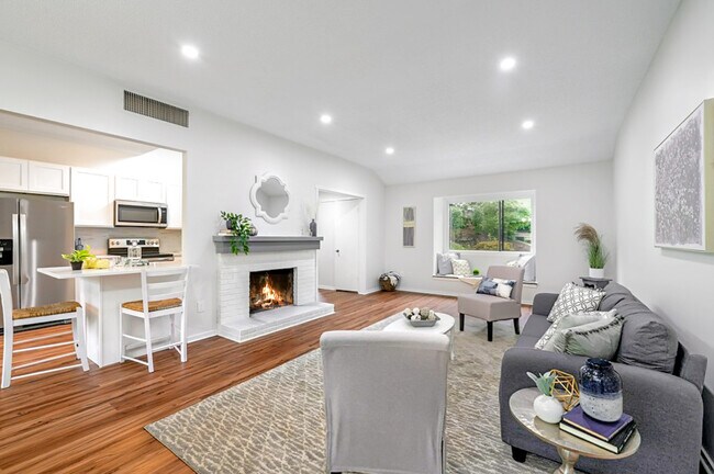 Building Photo - 616 Heritage Vlg