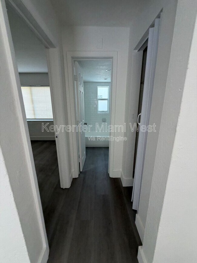 Foto del edificio - 1245 NW 60th St