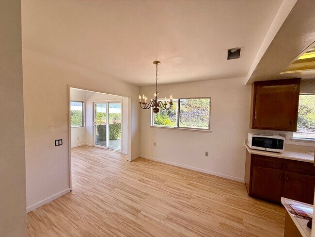 Foto del edificio - Bright & Spacious 2BR Home in Desirable 55+ Seven Oaks Community