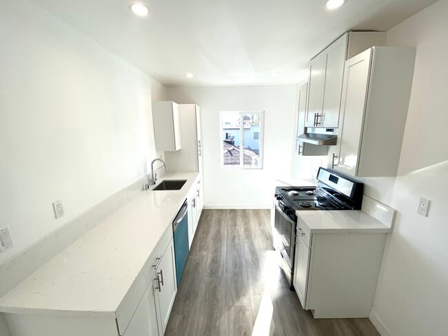 Building Photo - 1000 Havenhurst Dr