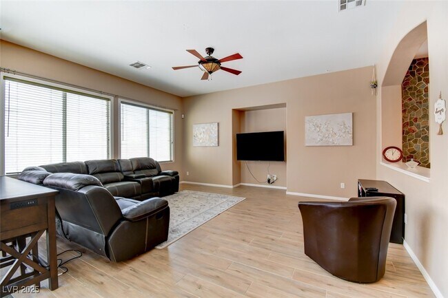 Foto del edificio - 2521 Wellworth Ave