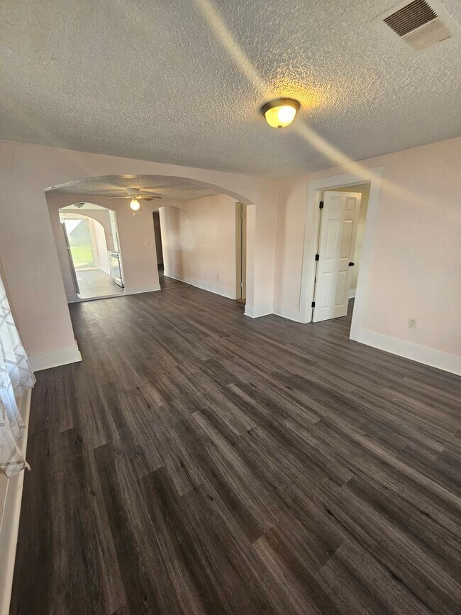 Foto del edificio - Newly Remodeled 2 Bedroom Home!