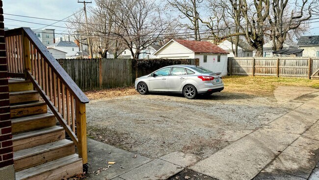 Building Photo - 4BR/2BA Remodeled house, walking distance ...