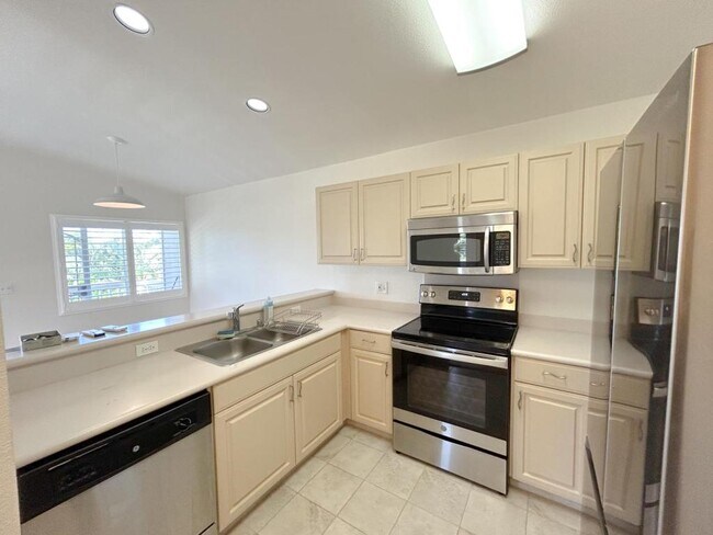 Building Photo - 92-1459 Aliinui Dr #24A
