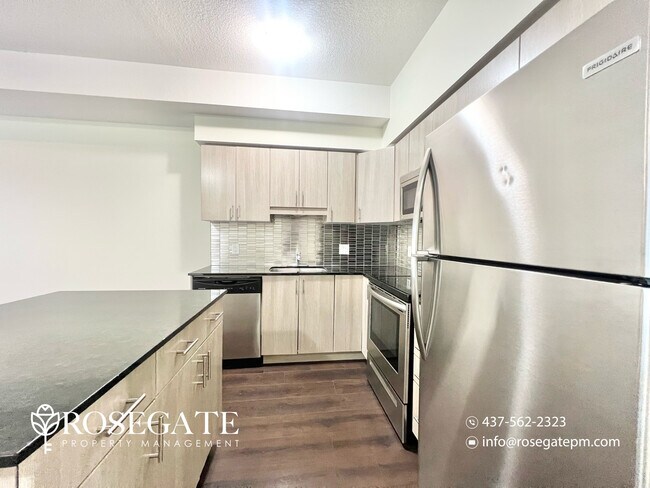 Photo du bâtiment - Modern 2-Bedroom Condo-Townhouse with Balcony & Parking – Kitchener