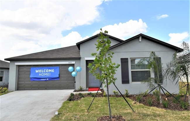 Like New 4 Bedroom Home - Like New 4 Bedroom Home
