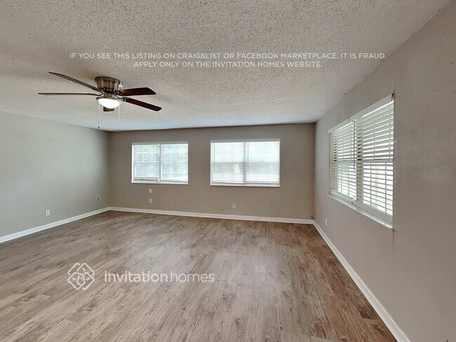 Foto del edificio - 1003 Rosewood Ln