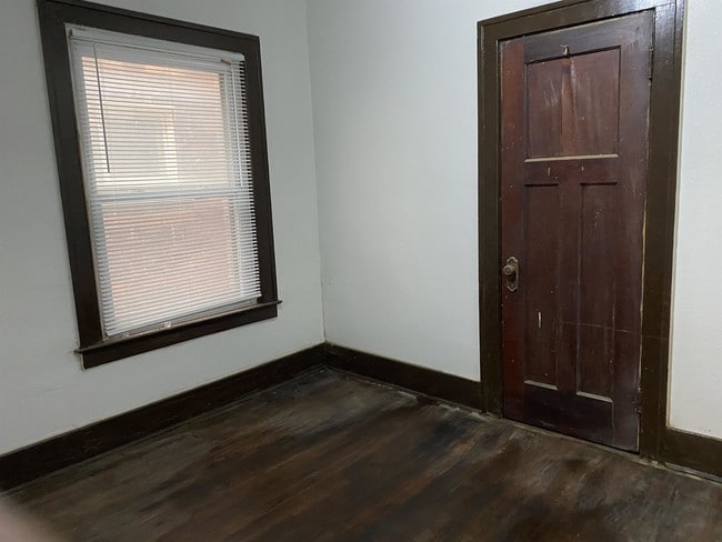 Building Photo - 4114 W Euclid St