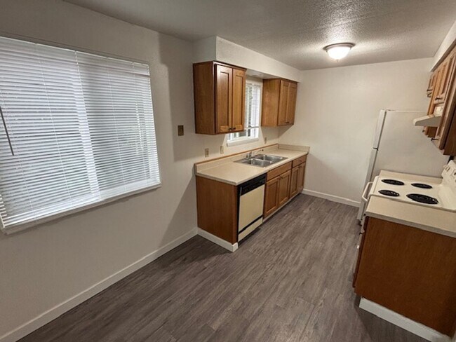 Foto del edificio - 630-636 Ratcliff Dr SE