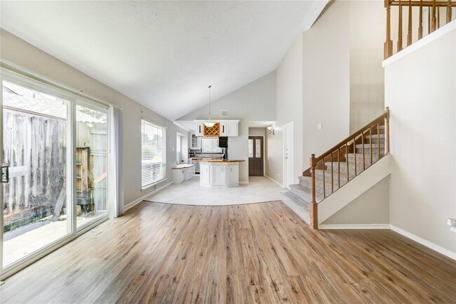 Building Photo - 5255 Beaverbrook Dr