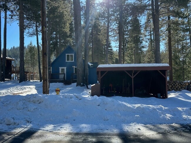 Building Photo - Conveniently Located Two Bed + Loft, Backs to Pond and Trails