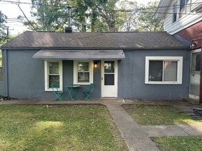 Building Photo - 822 Hawthorn Ave