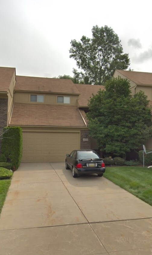 2053 Rochelle Park Dr, Rochester Hills, MI 48309 Condo for Rent in