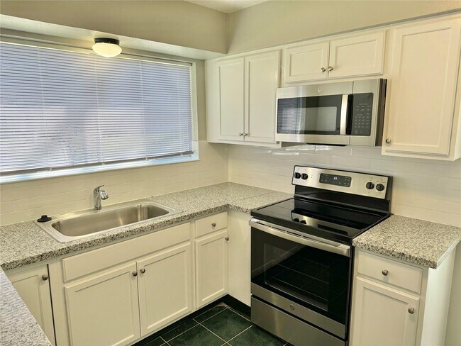 Foto del edificio - 9911 Landry Blvd