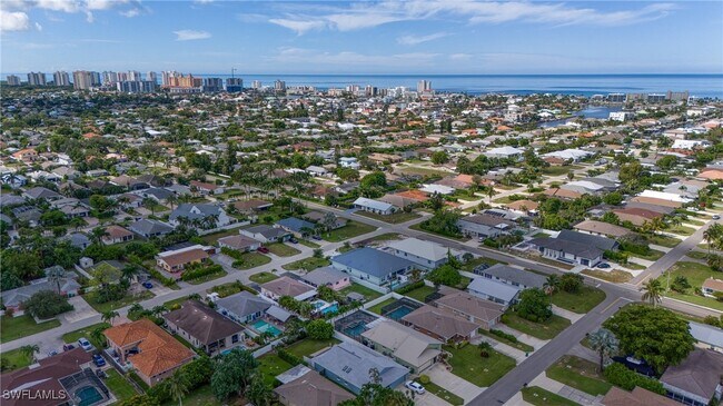 Foto del edificio - 613 107th Ave N