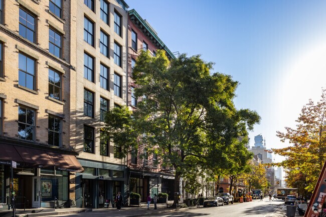 Foto del edificio - 451-453 West Broadway